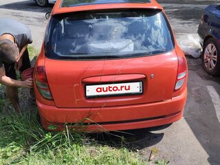 2001 Daihatsu Sirion I (M1), красный, 250000 рублей, вид 3