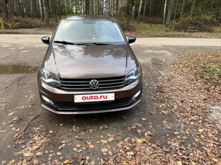 2017 Volkswagen Polo V Рестайлинг, коричневый, 1100000 рублей, вид 3