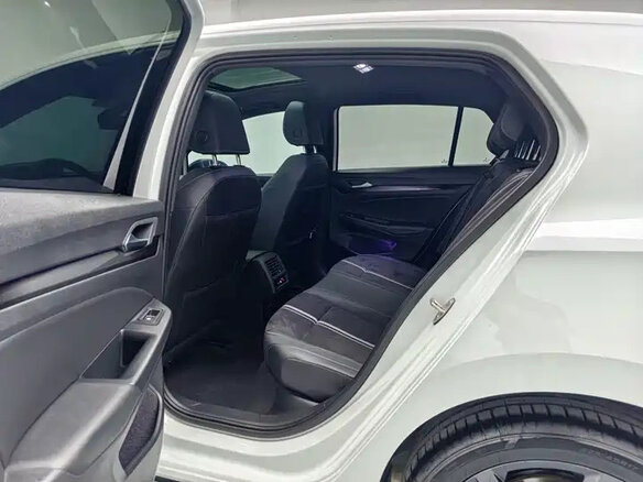 2023 Volkswagen Golf VIII, белый, 1600047 рублей - вид 9