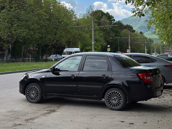 2015 Lada (ВАЗ) Granta I, чёрный, 460000 рублей - вид 2