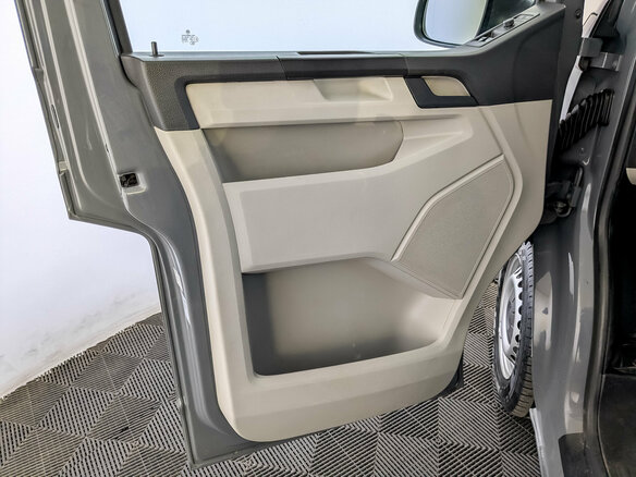 2017 Volkswagen Transporter, серый, 2440000 рублей - вид 18