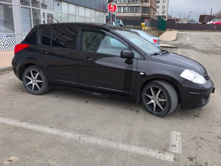 2011 Nissan Tiida I Рестайлинг, коричневый, 715000 рублей, вид 3