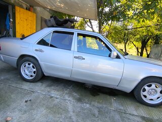 1995 Mercedes-Benz E-Класс 280 I (W124), серебристый, 515000 рублей, вид 2
