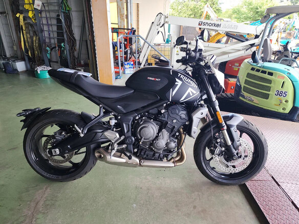 2026 Triumph Trident 660, чёрный, 1250000 рублей