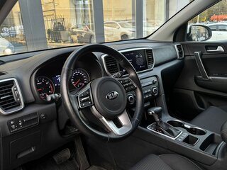 2020 Kia Sportage IV Рестайлинг, белый, 1990000 рублей, вид 5