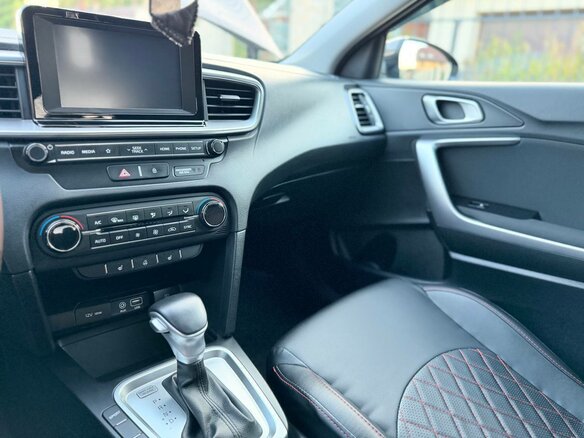 2020 Kia Ceed III, коричневый, 2170000 рублей - вид 23