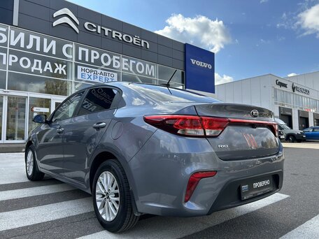 2018 Kia Rio IV, серый, 1350000 рублей, вид 5