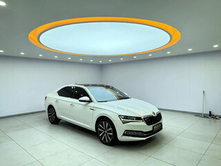 2023 Skoda Superb III Рестайлинг, белый, 1990700 рублей, вид 1