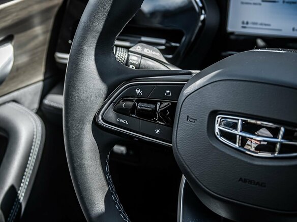 2026 Geely Monjaro I Рестайлинг, белый - вид 15