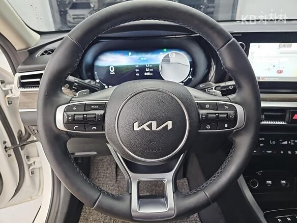 2023 Kia K5 III, белый, 2200000 рублей - вид 7
