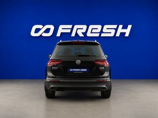2017 Volkswagen Tiguan II, чёрный, 2597444 рублей, вид 4