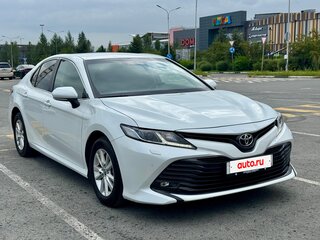 2020 Toyota Camry VIII (XV70), белый, 2850000 рублей, вид 3
