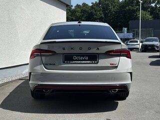 2026 Skoda Octavia RS IV Рестайлинг, чёрный, 6754949 рублей, вид 4