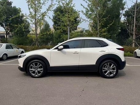 2023 Mazda CX-30 I, белый, 1640000 рублей, вид 3