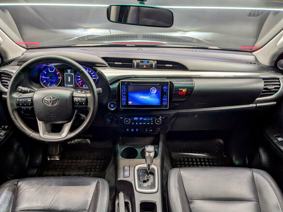 2017 Toyota Hilux VIII, чёрный - вид 14