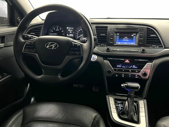 2017 Hyundai Elantra VI (AD), белый, 1600000 рублей - вид 15