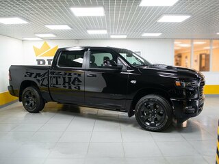 2026 Ram 1500 Crew Cab eTorque V Рестайлинг, чёрный, 10499000 рублей, вид 3