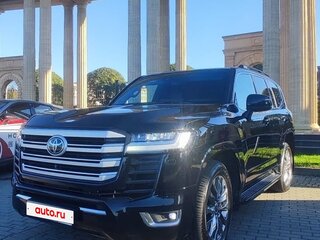 2023 Toyota Land Cruiser 300 Series, чёрный, 11000000 рублей, вид 3