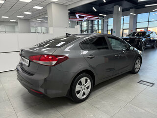 2019 Kia Cerato III Рестайлинг (Classic), серый, 1490000 рублей, вид 4