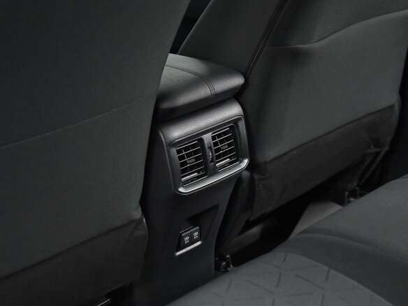 2021 Toyota RAV4 V (XA50), чёрный, 2755000 рублей - вид 12