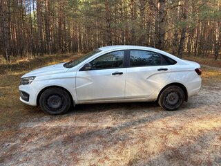 2024 Lada (ВАЗ) Vesta I Рестайлинг (NG), белый, 998000 рублей, вид 4