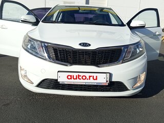 2012 Kia Rio 5-speed III, белый, 880000 рублей, вид 2