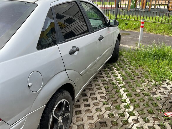 2004 Ford Focus I (North America), серебристый - вид 2
