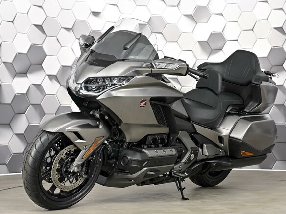 2018 Honda GL 1800 Gold Wing, серый, 2590000 рублей - вид 1