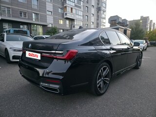 2019 BMW 7 серии 730d xDrive VI (G11/G12) Рестайлинг, чёрный, 6200000 рублей, вид 4
