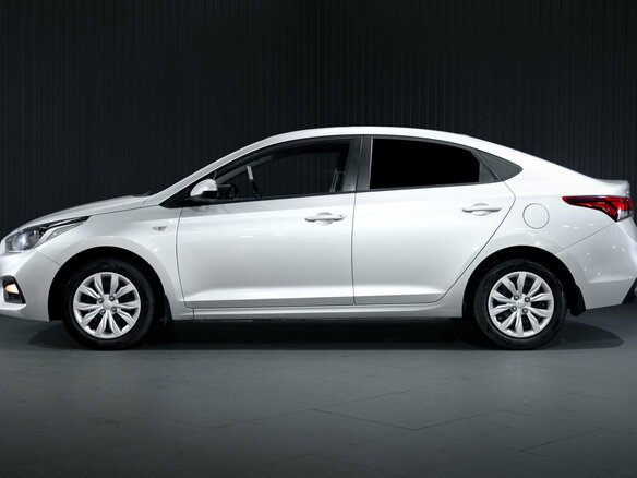 2017 Hyundai Solaris II, серебристый, 1149900 рублей - вид 3