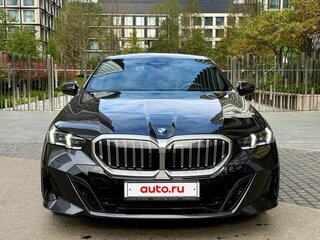 2025 BMW 5 серии 530i xDrive VIII (G60/G61/G68), серый, 8250000 рублей, вид 2