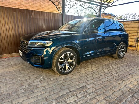 2022 Volkswagen Touareg III, синий, 7450000 рублей, вид 1