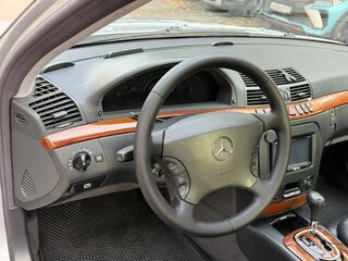 2002 Mercedes-Benz S-Класс 320 IV (W220), серебристый, 1350000 рублей, вид 5
