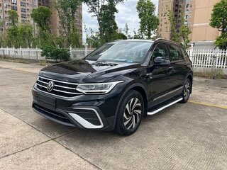 2023 Volkswagen Tiguan Allspace II Рестайлинг, чёрный, 2450000 рублей, вид 3