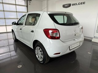 2020 Renault Sandero II Рестайлинг, белый, 840000 рублей, вид 2