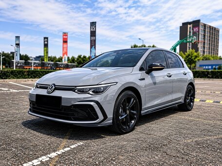 2023 Volkswagen Golf VIII, серый, 1800002 рублей, вид 1