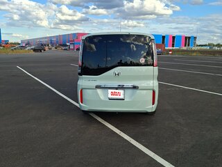 2016 Honda Stepwgn V, белый, 1680000 рублей, вид 4