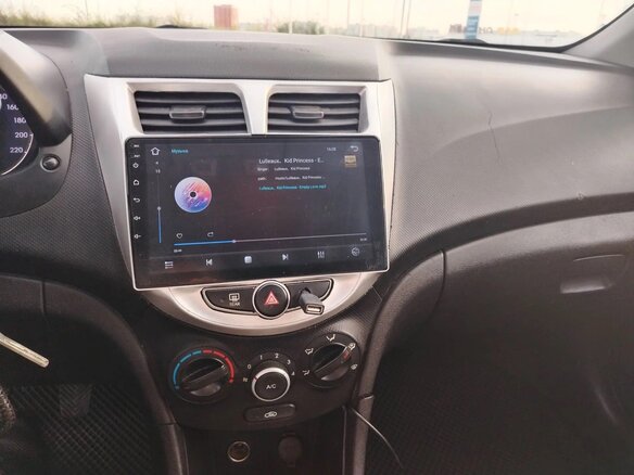 2012 Hyundai Solaris I, серебристый, 490000 рублей - вид 9
