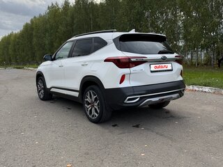 2021 Kia Seltos I, белый, 1777000 рублей, вид 4