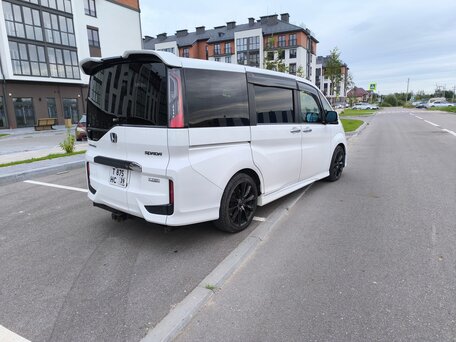 2015 Honda Stepwgn V, белый, 2050000 рублей, вид 5