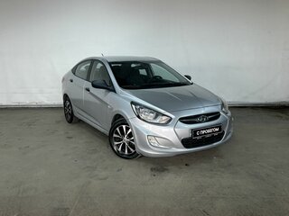 2013 Hyundai Solaris I, серебристый, 690000 рублей, вид 3