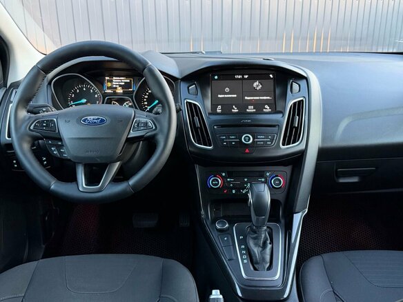 2017 Ford Focus III Рестайлинг, коричневый, 1350000 рублей - вид 9