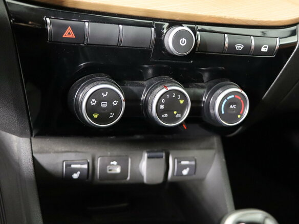 2024 Lada (ВАЗ) Vesta SW Cross I Рестайлинг (NG), белый, 1349990 рублей - вид 18