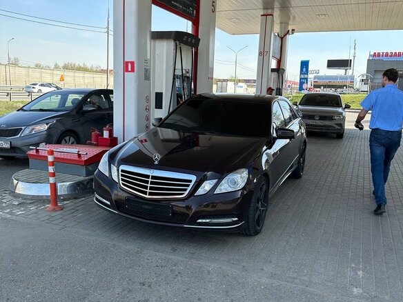 2010 Mercedes-Benz E-Класс 350 IV (W212, S212, C207), коричневый, 1480000 рублей - вид 3