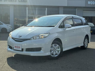 2017 Toyota Wish II Рестайлинг, серебристый, 1400000 рублей, вид 1