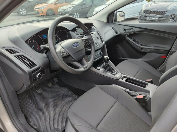 2017 Ford Focus III Рестайлинг, бежевый, 990000 рублей - вид 15