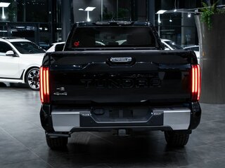 2022 Toyota Tundra Double Cab III, чёрный, 7490000 рублей, вид 5