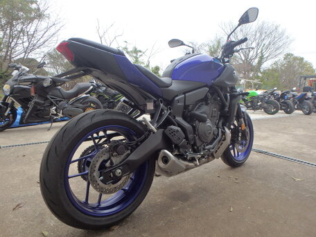 2025 Yamaha MT-07 (FZ-07), синий, 1150000 рублей, вид 3