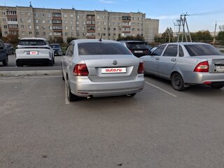 2017 Volkswagen Polo V Рестайлинг, серебристый, 681000 рублей, вид 4