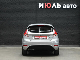 2015 Ford Fiesta Mk6 Рестайлинг, серебристый, 800000 рублей, вид 5
